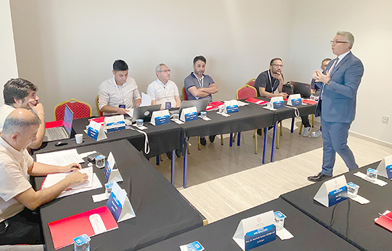 MÜDÜR CİĞER, ÇALIŞTAY OTURUM MASALARINI ZİYARET ETTİ