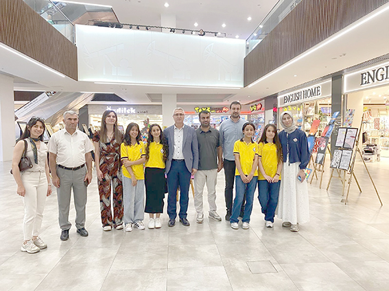 ÖĞRETMEN VE ÖĞRENCİLERDEN RESİM SERGİSİ