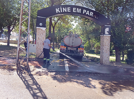 PARKLAR HİJYENİK HALE GETİRİLİYOR