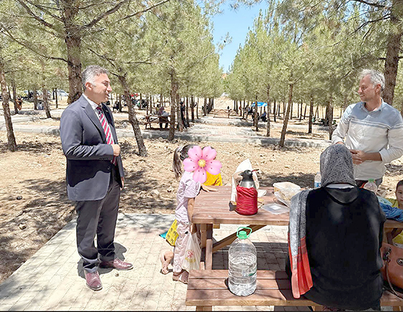 REKTÖR DEMİR, AİLELERİ YALNIZ BIRAKMADI