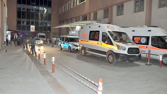 BALKON ÇÖKTÜ: 3 ÖLÜ, 7 YARALI