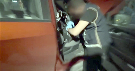 YARIM KAMYONETTEN KAÇAK SİGARA ÇIKTI!