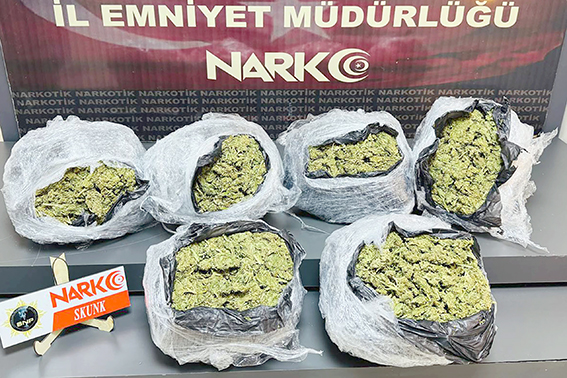 İKİ ARAÇTAN 5 KİLO 400 GRAM SKUNK