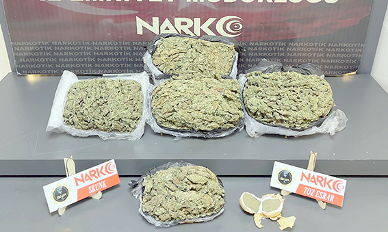 ŞÜPHELİ ARAÇTAN ZEHİR ÇIKTI!