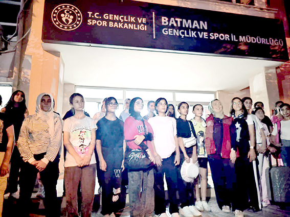 BATMANLI GENÇLER ÜCRETSİZ KAMPLARDA TATİL YAPIYOR