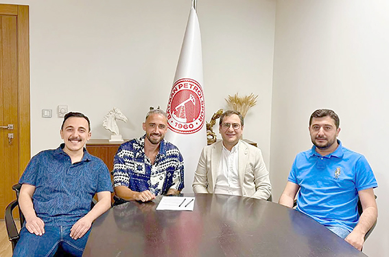 BATUHAN TUR, İMZALADI