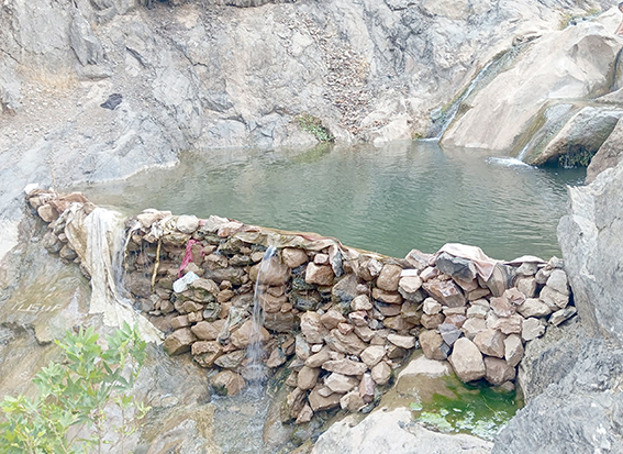 DOĞAL GÖLDE SERİNLİK ARAYIŞI