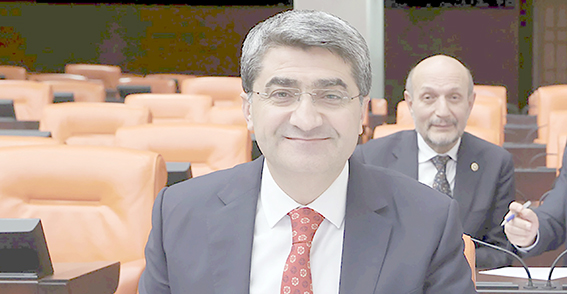 EKMEN “SİYASETÇİLERİN YERİ CEZAEVİ DEĞİL, KÜRSÜLERDİR”