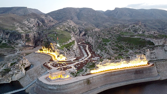 HASANKEYF’TE GECE IŞIKLARI TARİHLE BULUŞTU