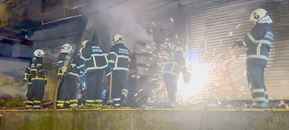 HAVAİ FİŞEK YANGINI SÖNDÜRÜLDÜ