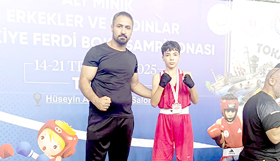 MİNİK BOKSÖRLERDEN TÜRKİYE DERECESİ