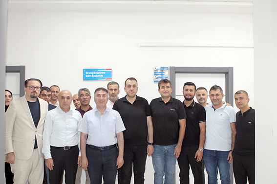 REKTÖR DEMİR’DEN İDARİ BİRİMLERE ZİYARET