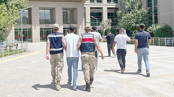 FİRARİ HÜKÜMLÜ YAKALANDI