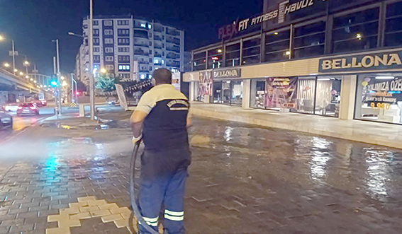 TPAO BULVARININ KALDIRIMLARI YIKANDI