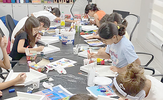 AİLE VE SOSYAL HİZMETLERDEN GELECEĞE SANAT KÖPRÜSÜ