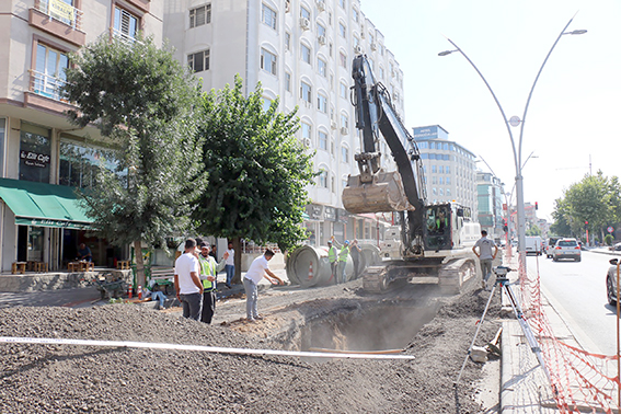 “ALTYAPISI OLMAYAN BİR KENT, ÜST YAPISIYLA AYAKTA KALAMAZ”