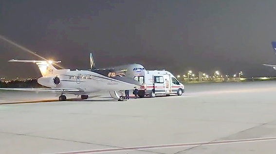 AMBULANS UÇAK İKİ HASTA İÇİN HAVALANDI