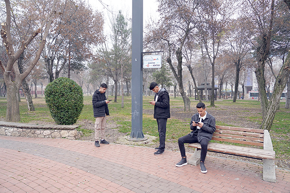 ÜCRETSİZ Wİ-Fİ HİZMETİNE GENÇLERDEN YOĞUN İLGİ