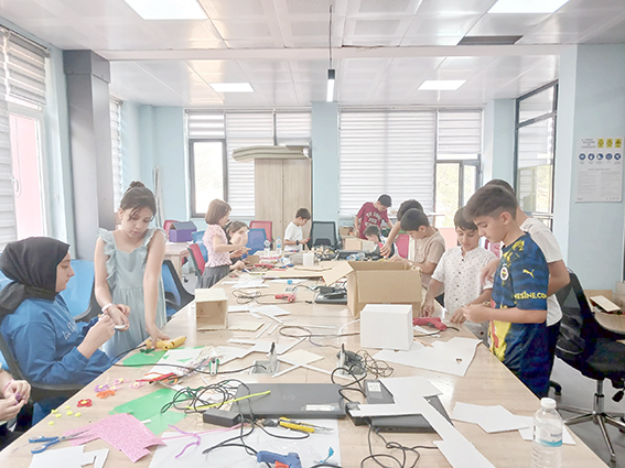 “BURADA GELECEĞİN MÜHENDİSLERİ VE TEKNOLOJİ LİDERLERİ YETİŞİYOR”