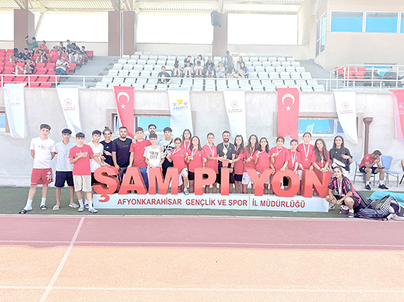 FUTBOLDA GOL YEMEDEN ÇİFTE ŞAMPİYONLUK