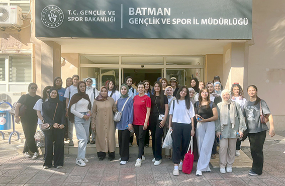 GENÇ KIZLAR KIRŞEHİR AHI EVRAN GENÇLİK KAMPI’NA UĞURLANDI