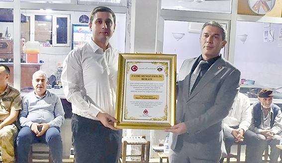 KAYMAKAM BAŞAR’A FAHRİ HEMŞEHRİLİK BERATI TAKDİM EDİLDİ