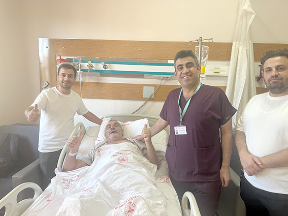 72 YAŞINDAKİ HASTAYA BAŞARILI KANSER AMELİYATI