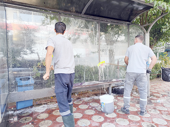 OTOBÜS DURAKLARI TEMİZLENDİ