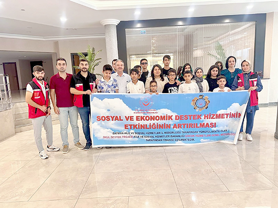 PROJEDEN FAYDALANAN ÖĞRENCİLER YEMEKTE AĞIRLANDI