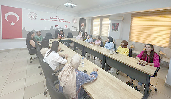 STAJYER ÖĞRENCİLERE ŞİDDETLE MÜCADELE EĞİTİMİ