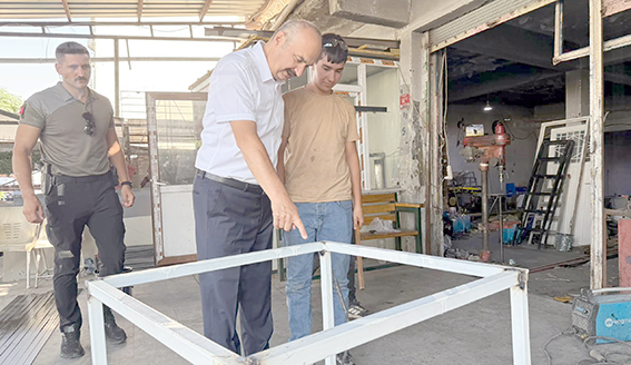 VALİ CANALP’TEN ESNAFA SÜRPRİZ ZİYARET