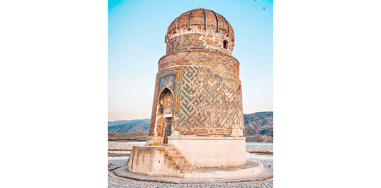 ZEYNEL BEY BÜYÜLÜYOR