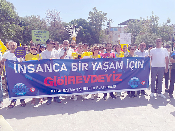 “KAPI KULU DEĞİL, EMEKÇİYİZ”