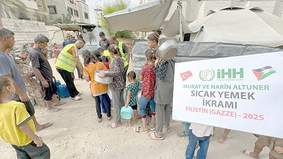 UMRE PARASINI GAZZE’YE BAĞIŞLADILAR