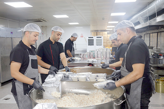 TAZİYEEVLERİNE AŞEVİNDE PİŞİRİLEN 300.733 YEMEK DAĞITILDI