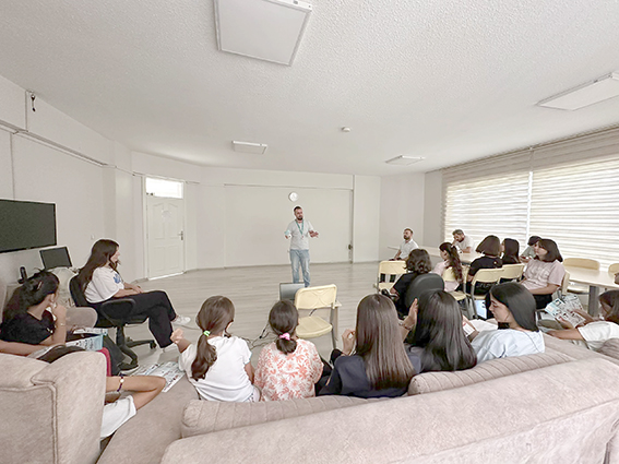 ÇOCUKLARA ‘AKRAN ZORBALIĞI VE SAĞLIKLI BESLENME’ EĞİTİMİ