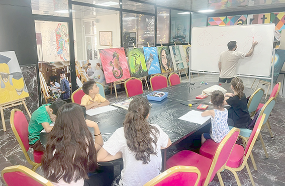 GENÇLİK MERKEZLERİNDE FIRÇALAR GELECEĞE İZ BIRAKIYOR