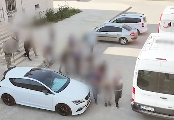 GÖÇMEN KAÇAKÇILIĞI OPERASYONU: 3 TUTUKLAMA