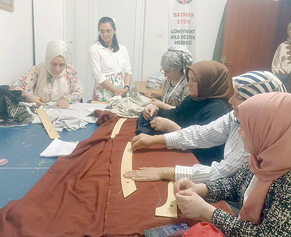 GÜNEYKENT ADEM’DE DİKİŞ KURSU YOĞUN İLGİ GÖRÜYOR