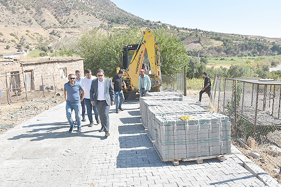 KAVAKLI KÖYÜNDE PARKE TAŞI ÇALIŞMALARI BAŞLADI
