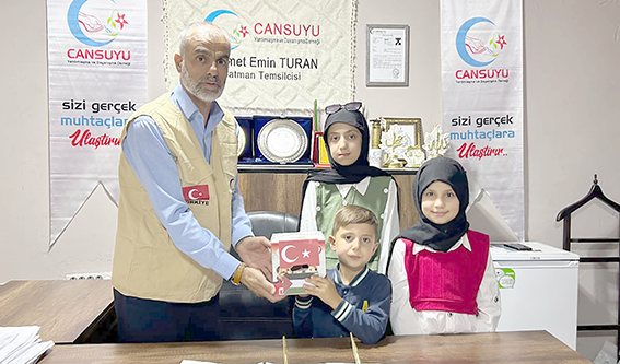 MİNİK YÜREKLER HARÇLIKLARINI GAZZE’YE BAĞIŞLADI