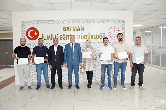 ÖZVERİLİ ÖĞRETMENLERE BAŞARI BELGESİ