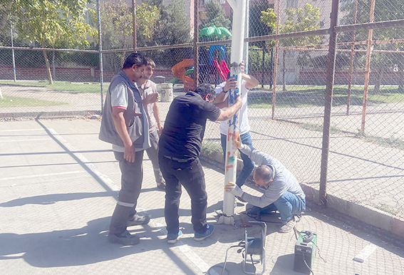 PARKLARDA HASAR GÖREN MALZEMELER ONARILIYOR