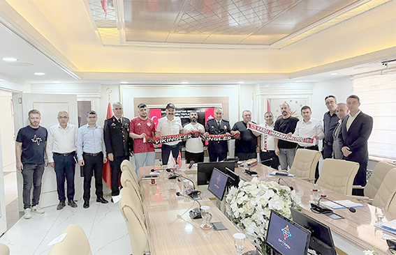 VALİ CANALP, PETROLSPOR TARAFTAR GRUPLARI İLE BİR ARAYA GELDİ