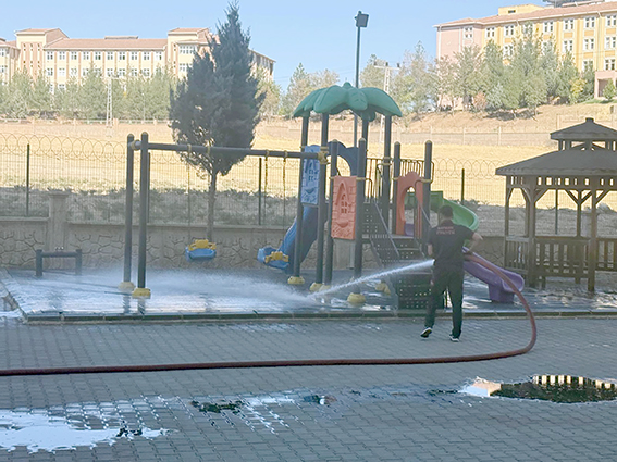 YURT BAHÇESİNE İTFAİYE ELİ DEĞDİ