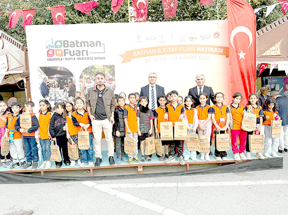 8. KİTAP FUARI’NDA ÖĞRENCİLER KİTAPLARLA BULUŞTU