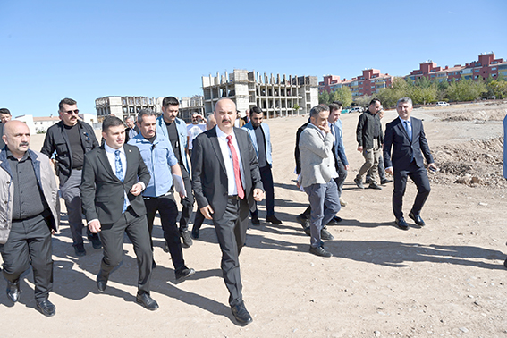 VALİ CANALP, SAHA İNCELEMELERİNDE BULUNDU