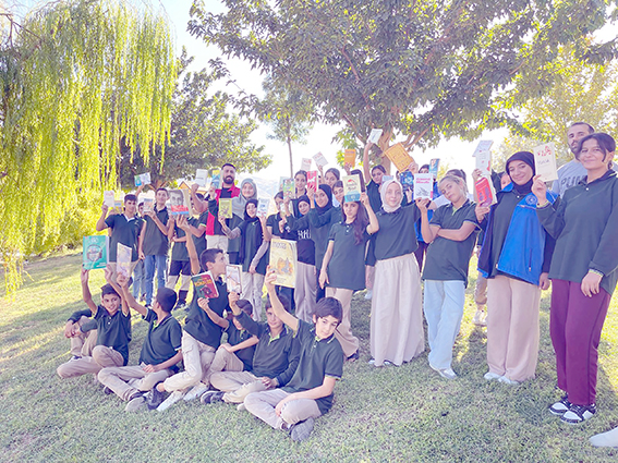 BİR AĞAÇ GÖLGESİNDE, BİN KİTAPLIK YOLCULUK