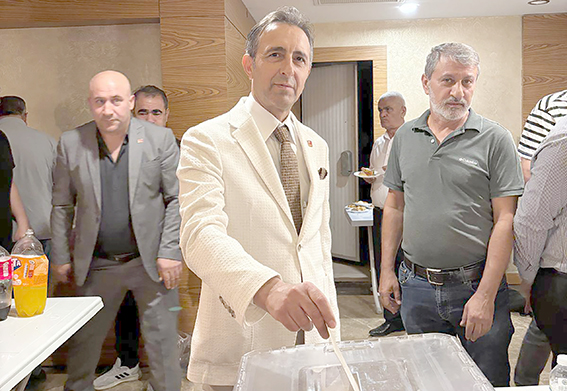 ADNAN YAŞAR, GÜVEN TAZELEDİ