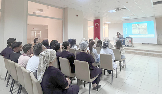 DİYETİSYENLERDEN YURT PERSONELİNE ANLAMLI EĞİTİM